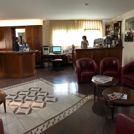 达尔庞特酒店 3*